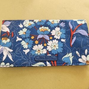 Vera Bradley checkbook cover Floral Bursts Blue
